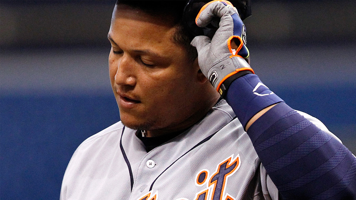 Fans mock Padres pitcher Alex Torres for wearing protective hat