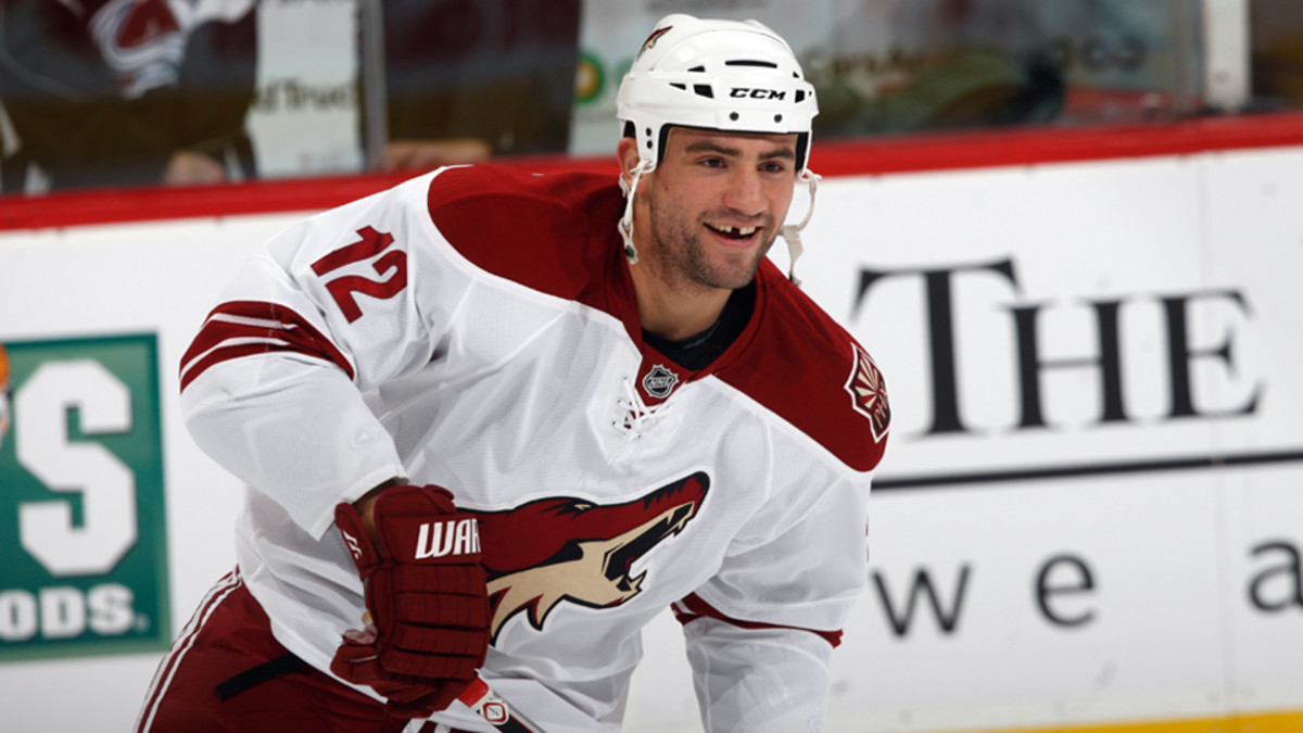 Ex-Phoenix Coyotes forward Paul Bissonnette has signs with ...