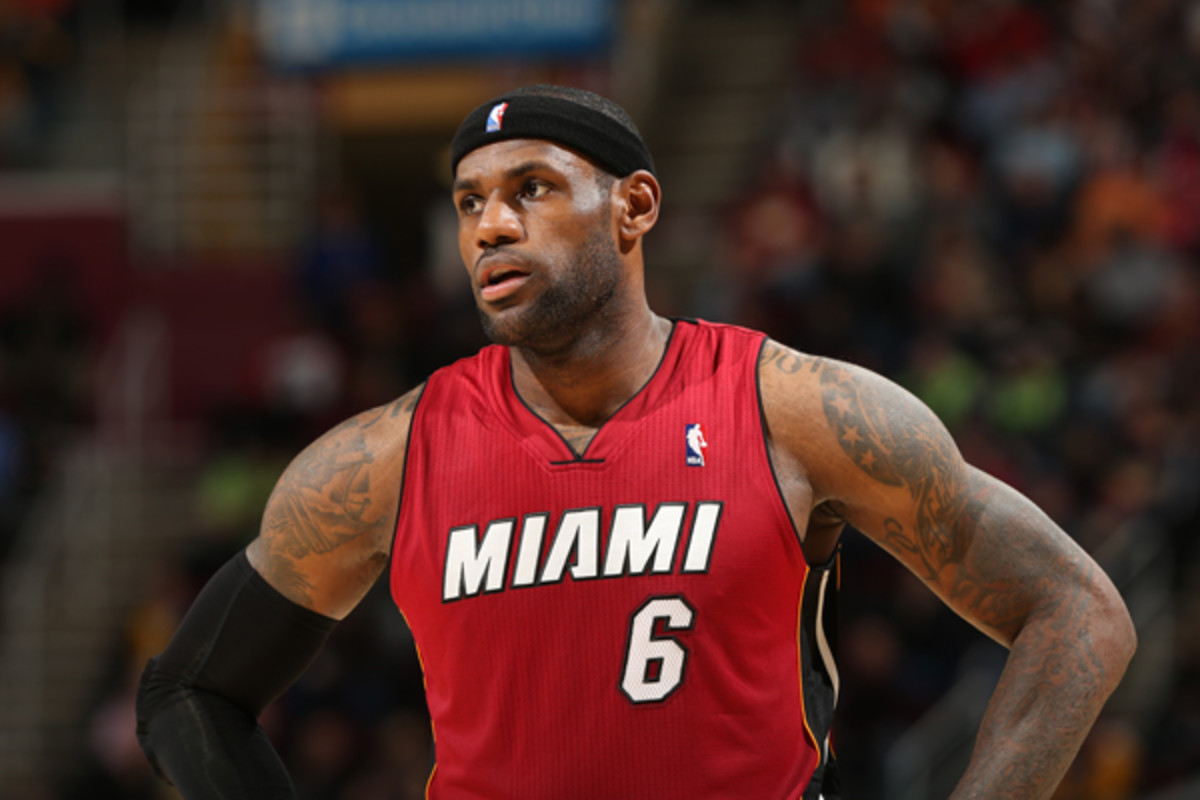 Heat s LeBron James back  spasms out vs Celtics Sports 