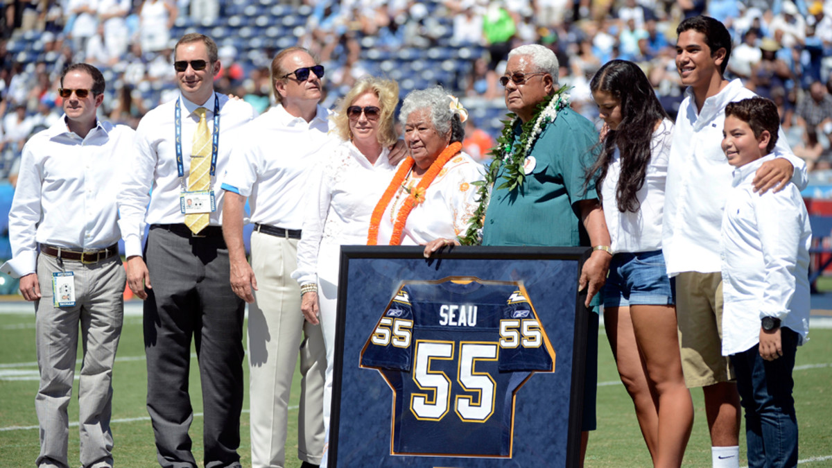 Chargers Legendary Linebacker and Member of the Pro Football Hall of Fame, Junior  Seau, Voted to NFL 100 All-Time Team