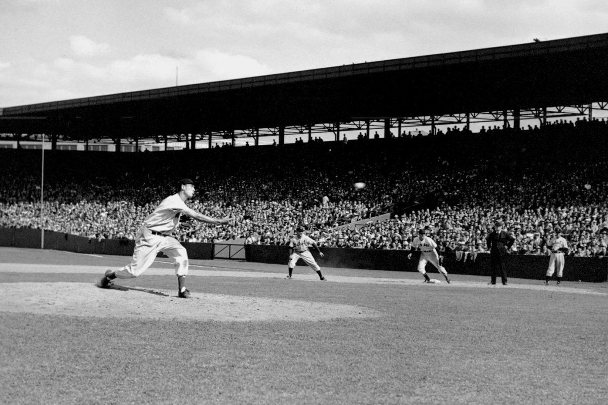 1940-Ted-Williams-pitching.jpg