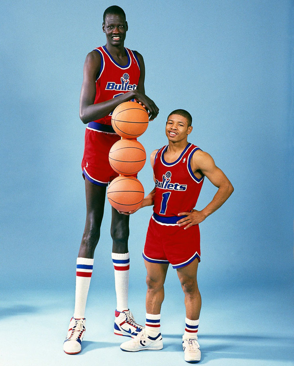 NBA tallest and shortest players together - Photo Gallery