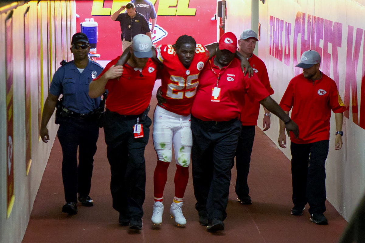 Jamaal-Charles-torn-ACL.jpg