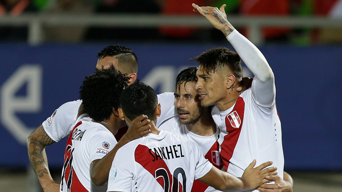 Claudio Pizarro's goal lifts Peru over Venezuela in Copa America ...