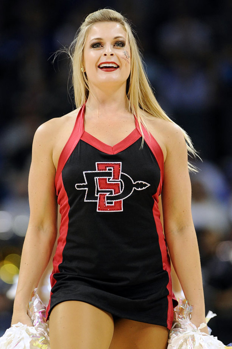 San-Diego-State-cheerleaders-467330754_10.jpg