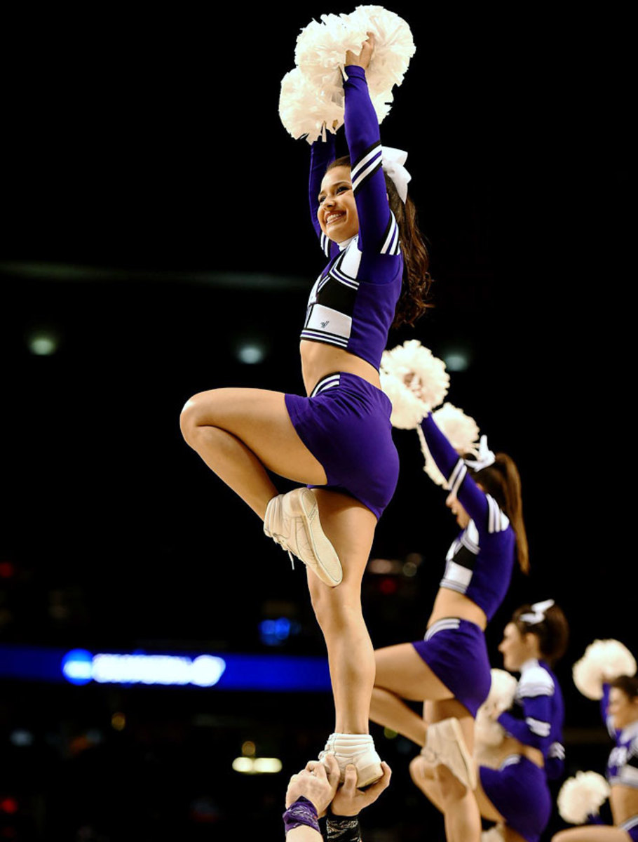 Stephen-F-Austin-cheerleaders-X159402_TK1_0425.jpg