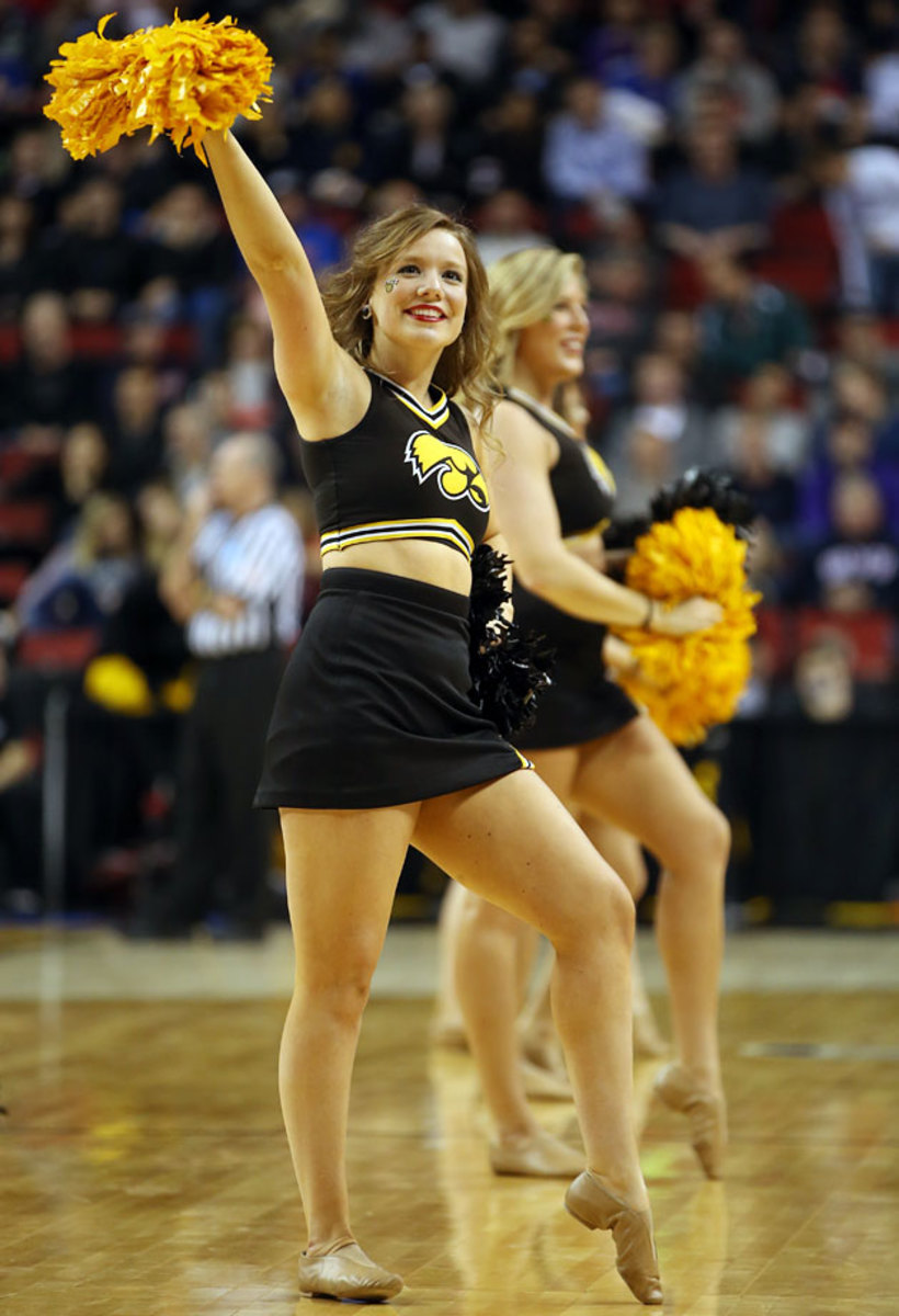 Iowa-cheerleaders-467337778_10.jpg