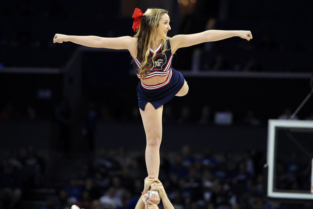 Robert-Morris-cheerleaders-467141774_10.jpg