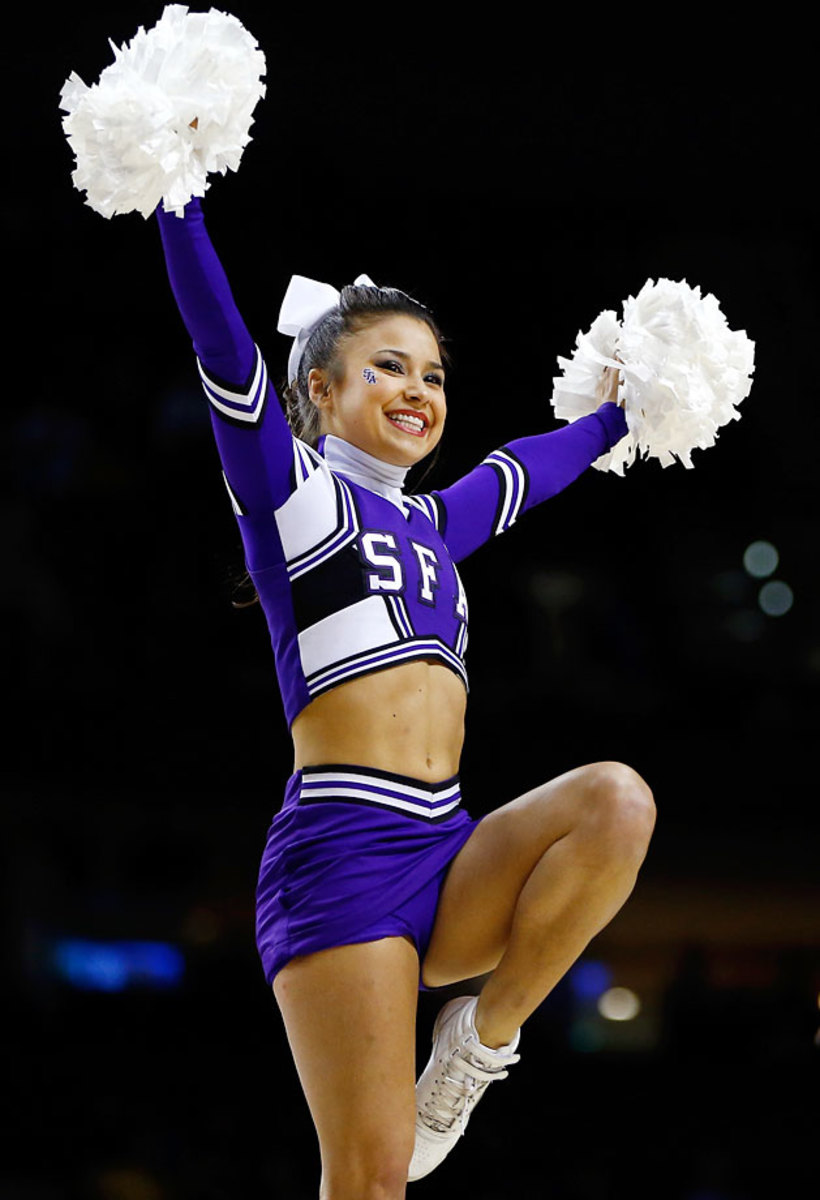 Stephen-F-Austin-cheerleaders-466933648_10.jpg