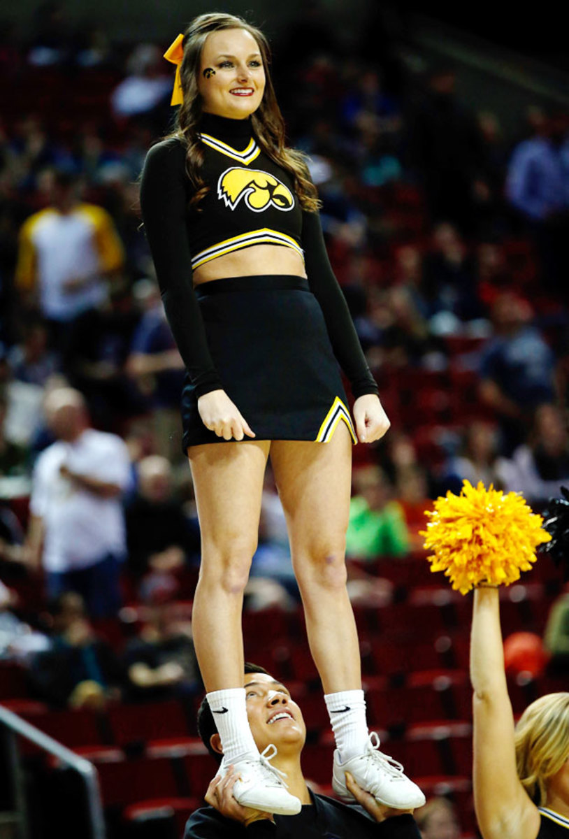 Iowa-cheerleaders-467091884_10.jpg