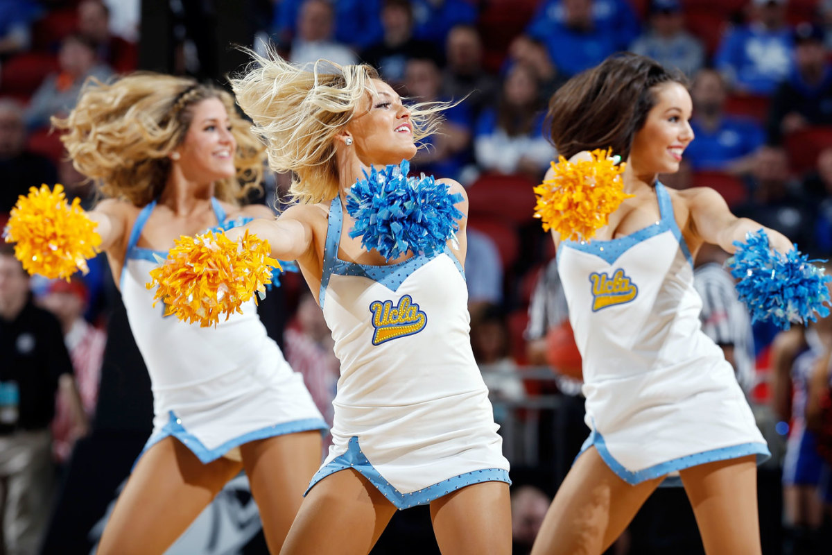 UCLA-cheerleaders-466940532_10.jpg