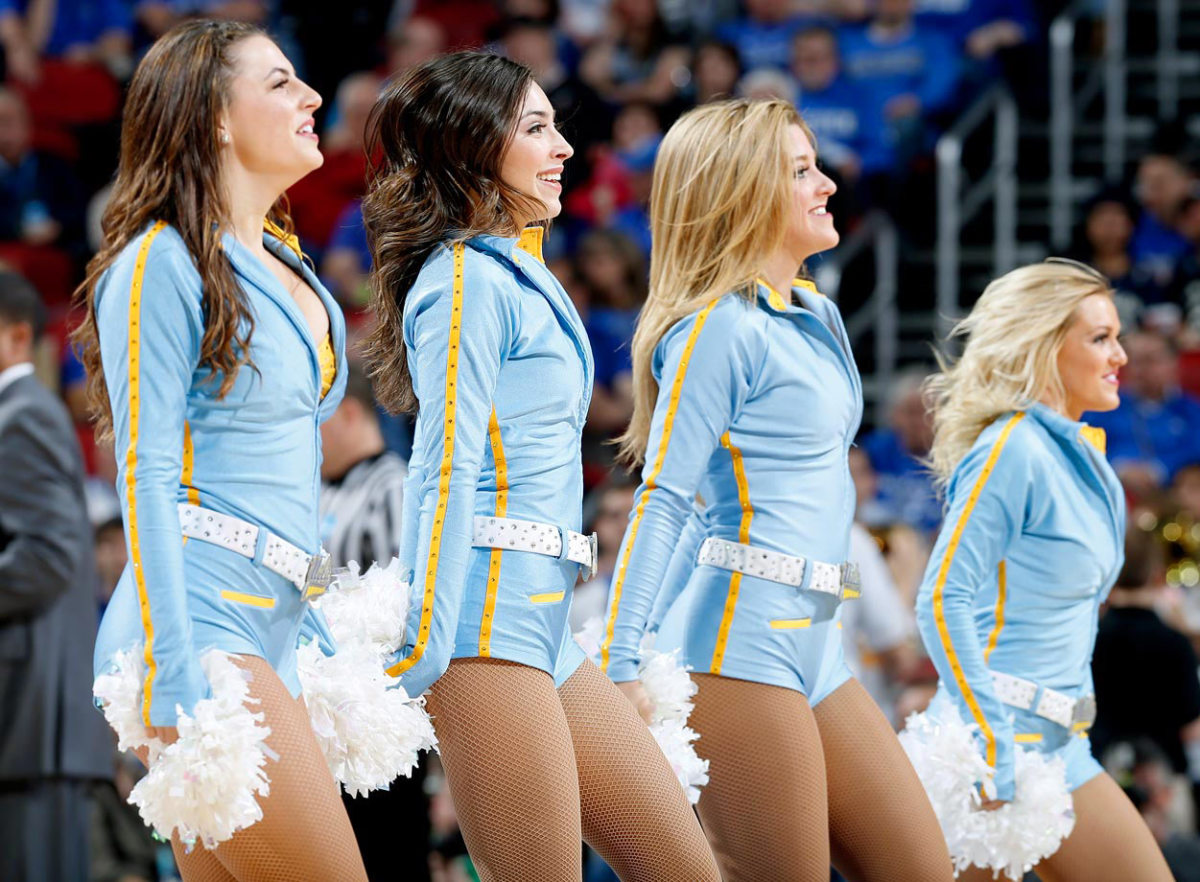 UCLA-cheerleaders-467157992_10.jpg