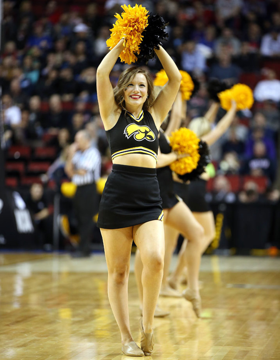 Iowa-cheerleaders-467092164_10.jpg