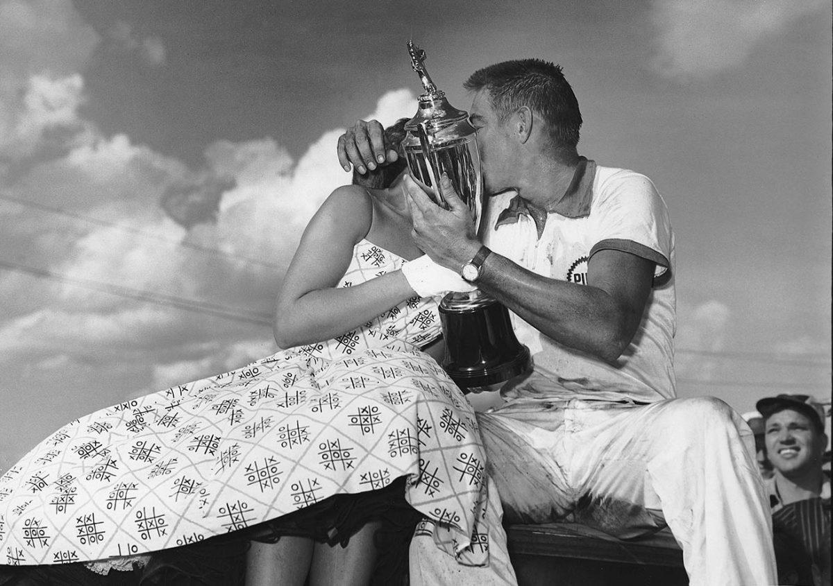 Fireball-Roberts-Victory-Lane-kiss.jpg