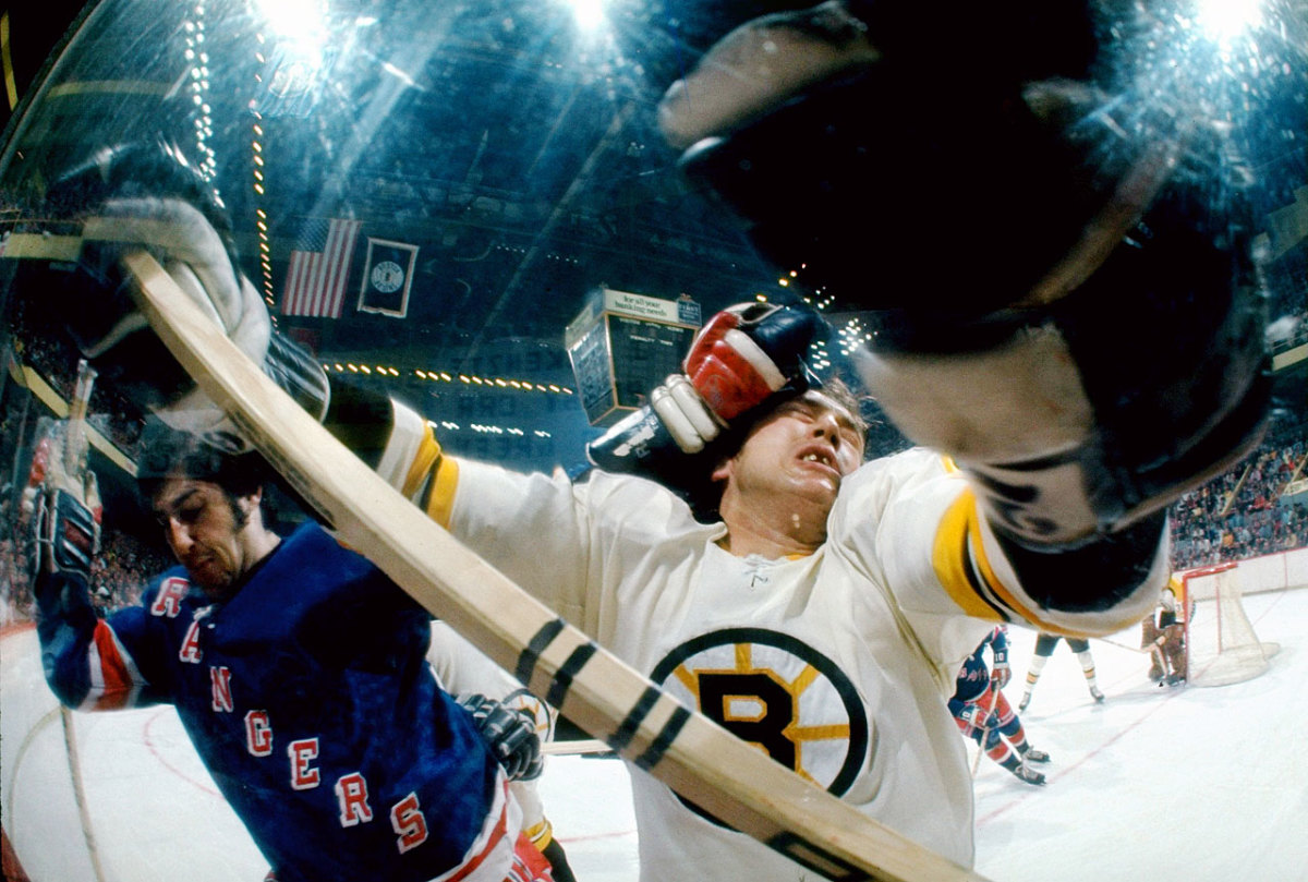 IN PHOTOS: Wayne Gretzky and Bobby Orr accompanied by The Great One's wife  Janet Jones enjoy Game 4 of Bruins-Panthers