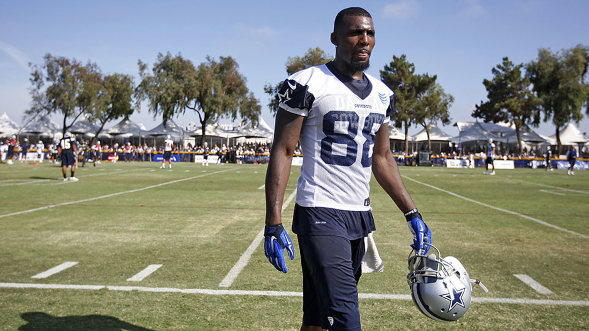 Cowboys WR Dez Bryant throws several punches at CB Tyler Patmon in training  camp fight that wouldn't end