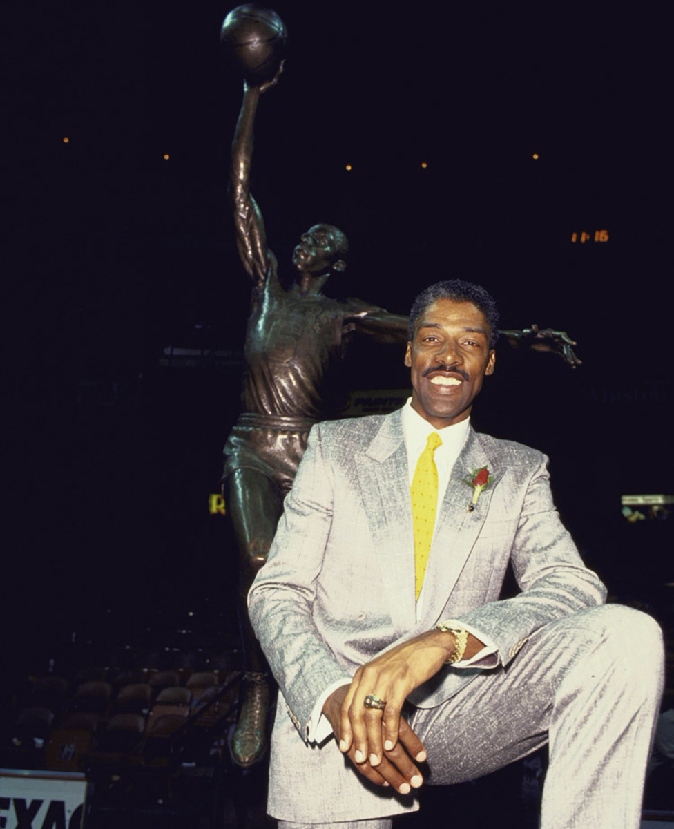 Julius-Erving-statue-01338256.jpg