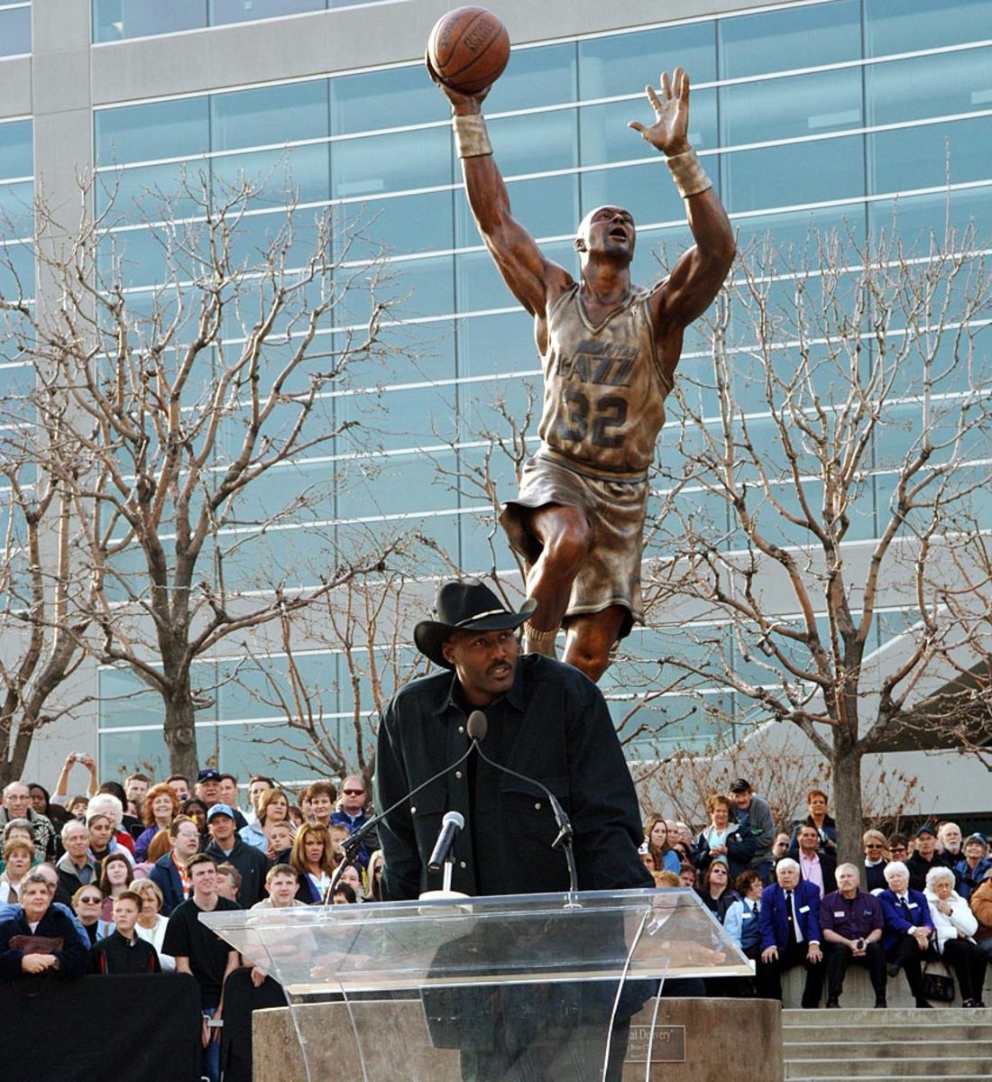 Karl-Malone-statue.jpg