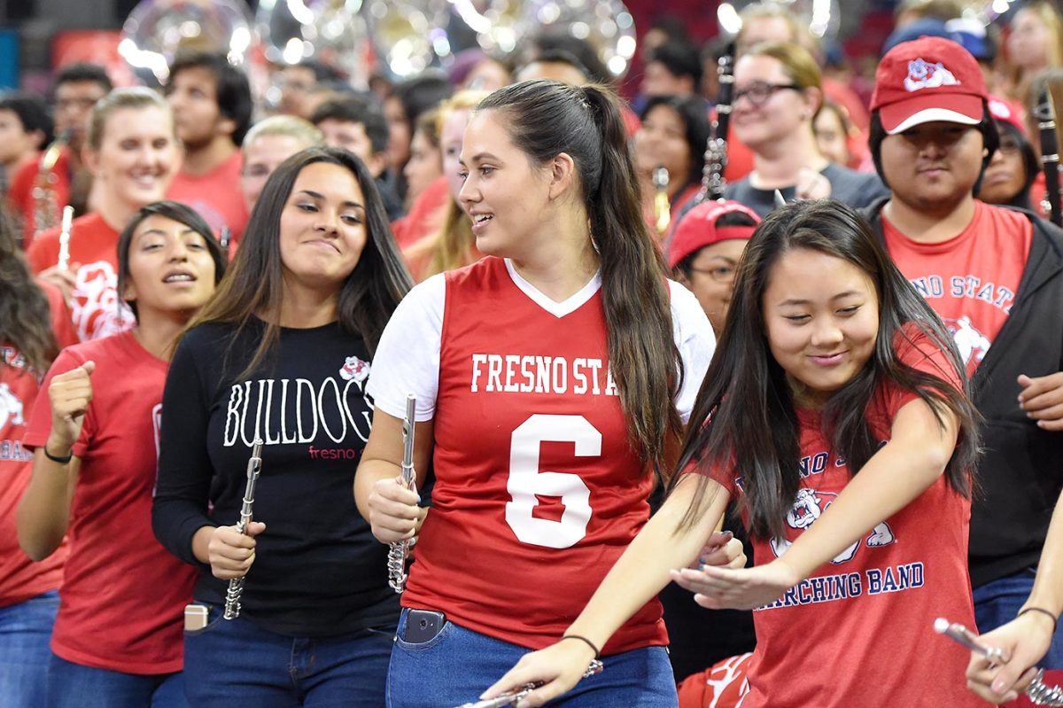 fresno-state-fans-CHC15111312_Waves_at_Bulldogs.jpg