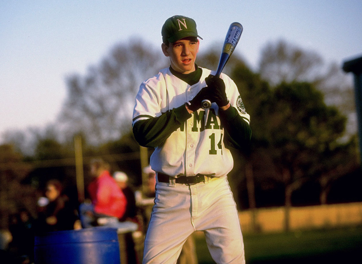 EoF Time Machine: Eli Manning looks a lot like his old man (on the field) 