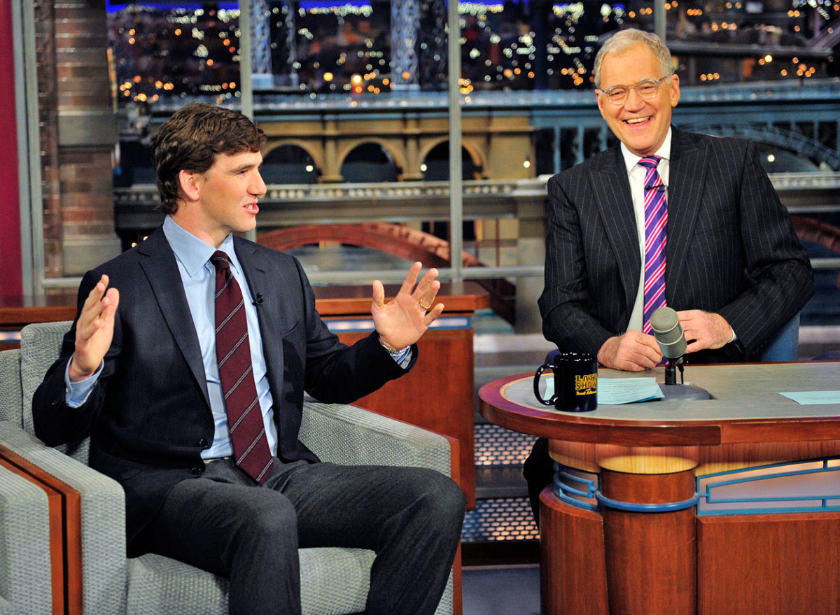 2012-david-letterman-eli-manning_0.jpg