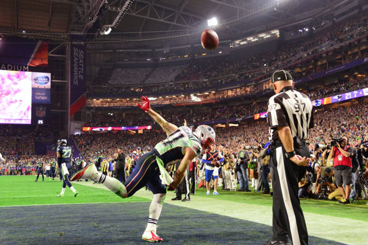 sb49-amendola-spike.jpg