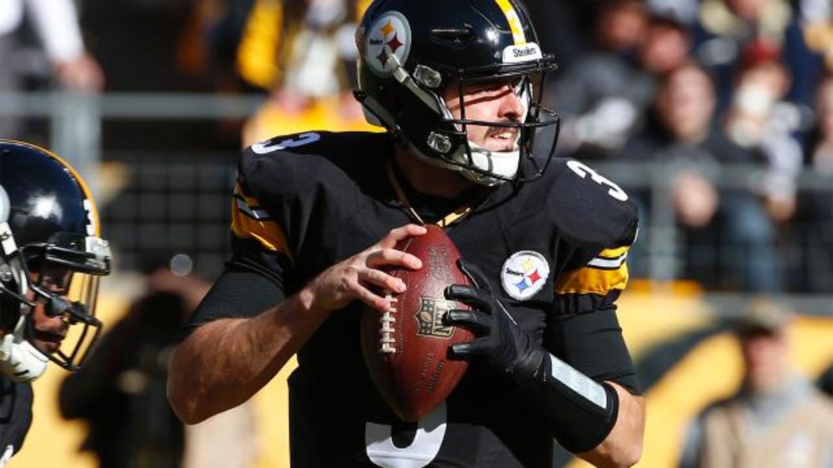 Pittsburgh Steelers QB Landry Jones carted off; Big Ben comes in ...