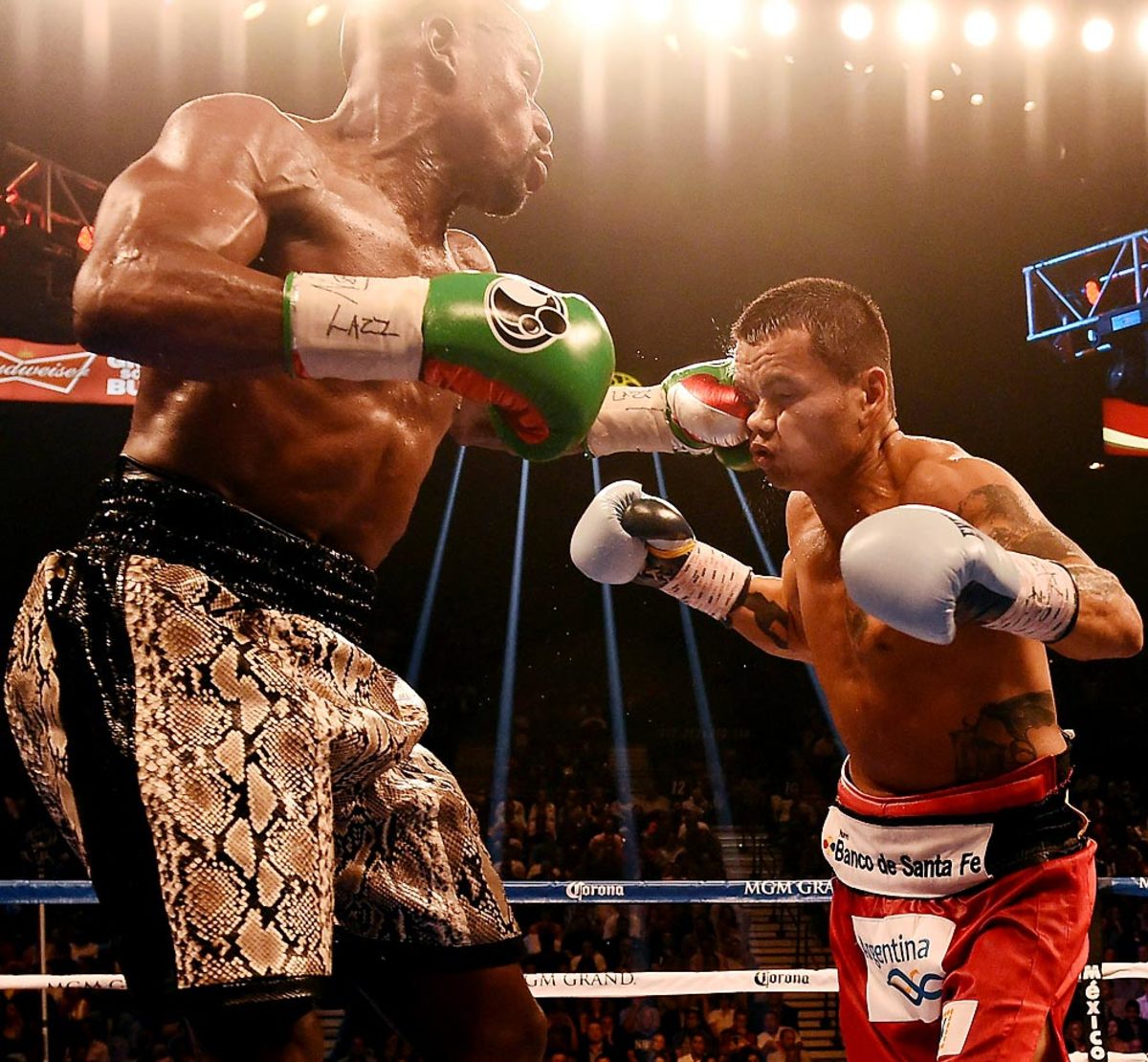 Floyd Mayweather vs Manny Pacquiao: Who is the referee Kenny Bayless? | The  Independent | The Independent