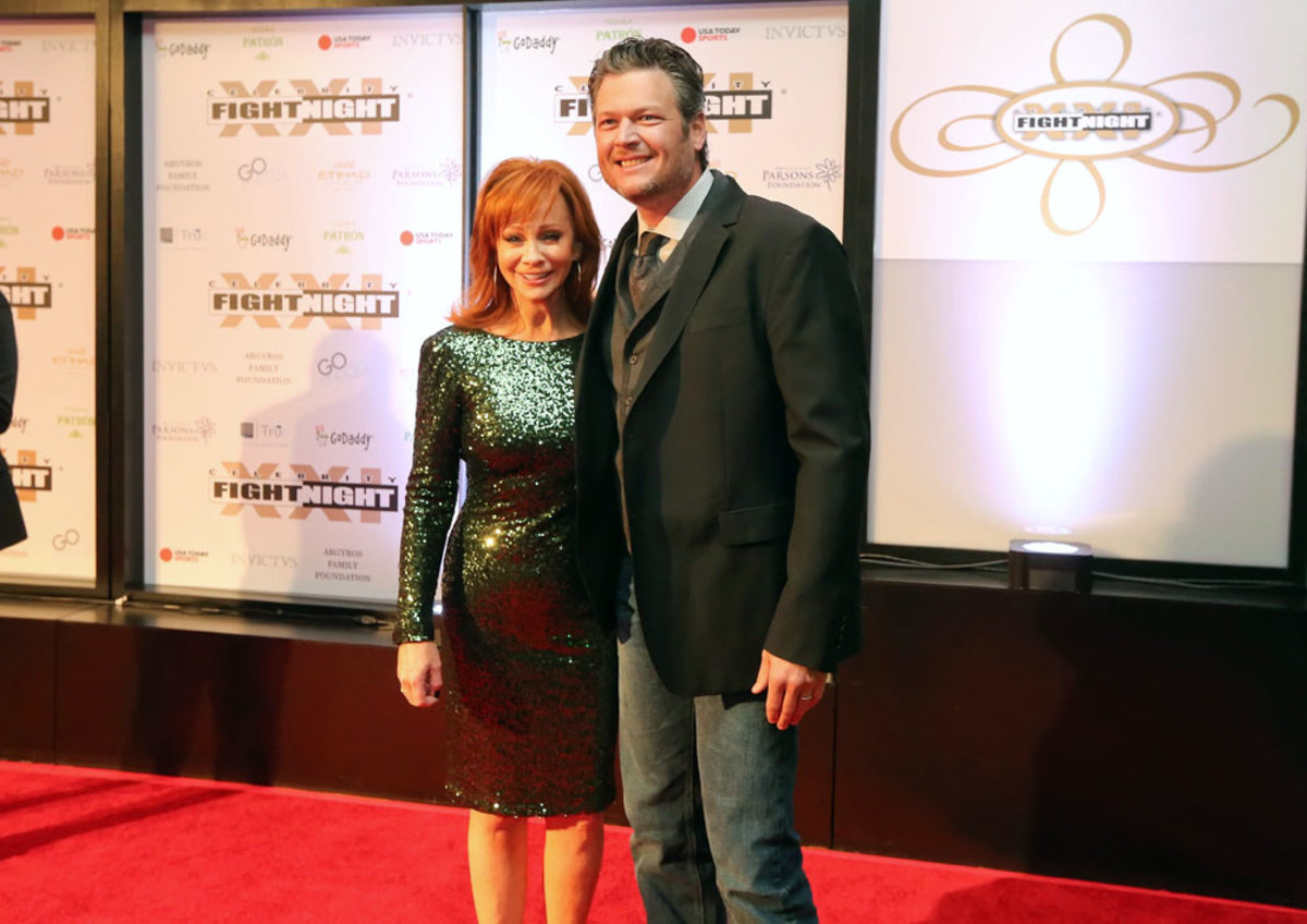 Reba_McEntire-Blake_Shelton-YDX_2921.jpg