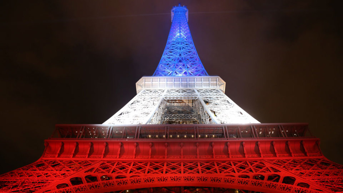 Эйфелевая башня горела. Messi Eiffel Tower.