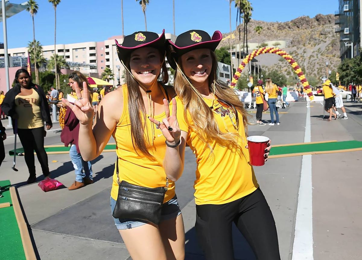 Arizona_State-Superfans-YDY_3206.jpg