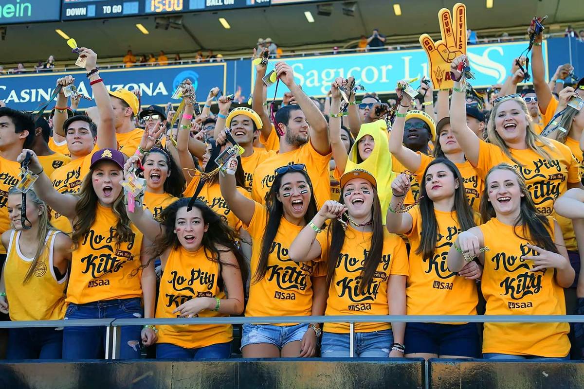 Arizona_State-Superfans-YDY_3485.jpg