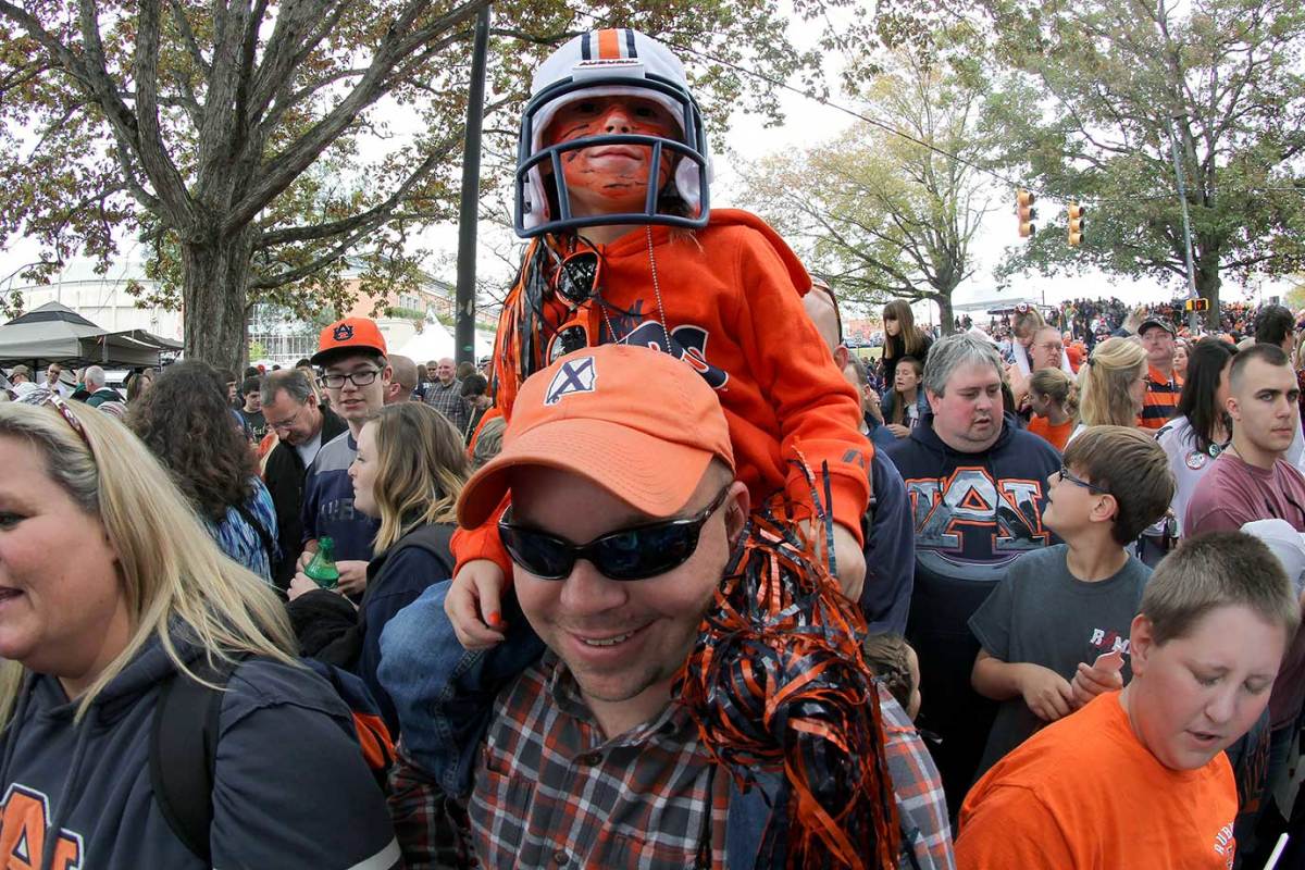 Auburn-fans-CGT1511210002_AU_v_IU.jpg