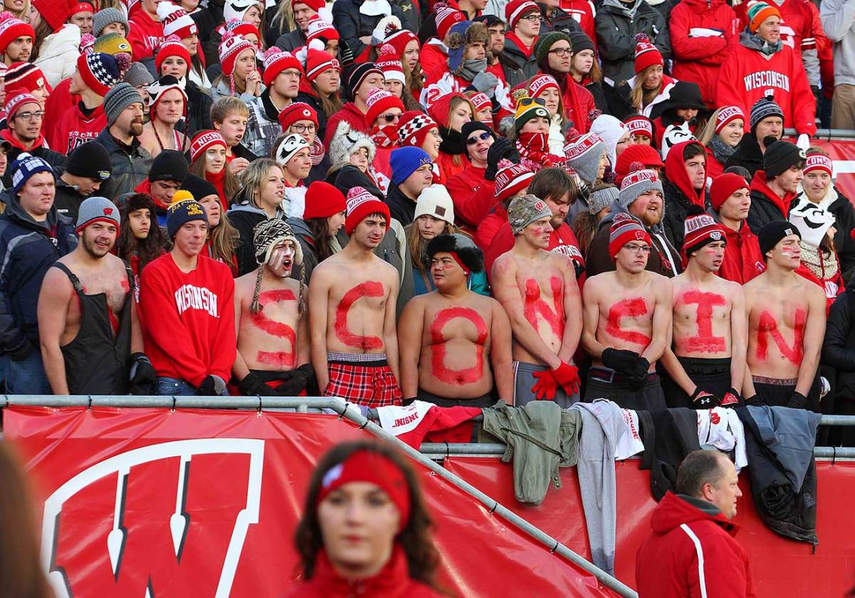 Wisconsin-fans-CCD15112101_Northwestern_v_Wisconsin.jpg