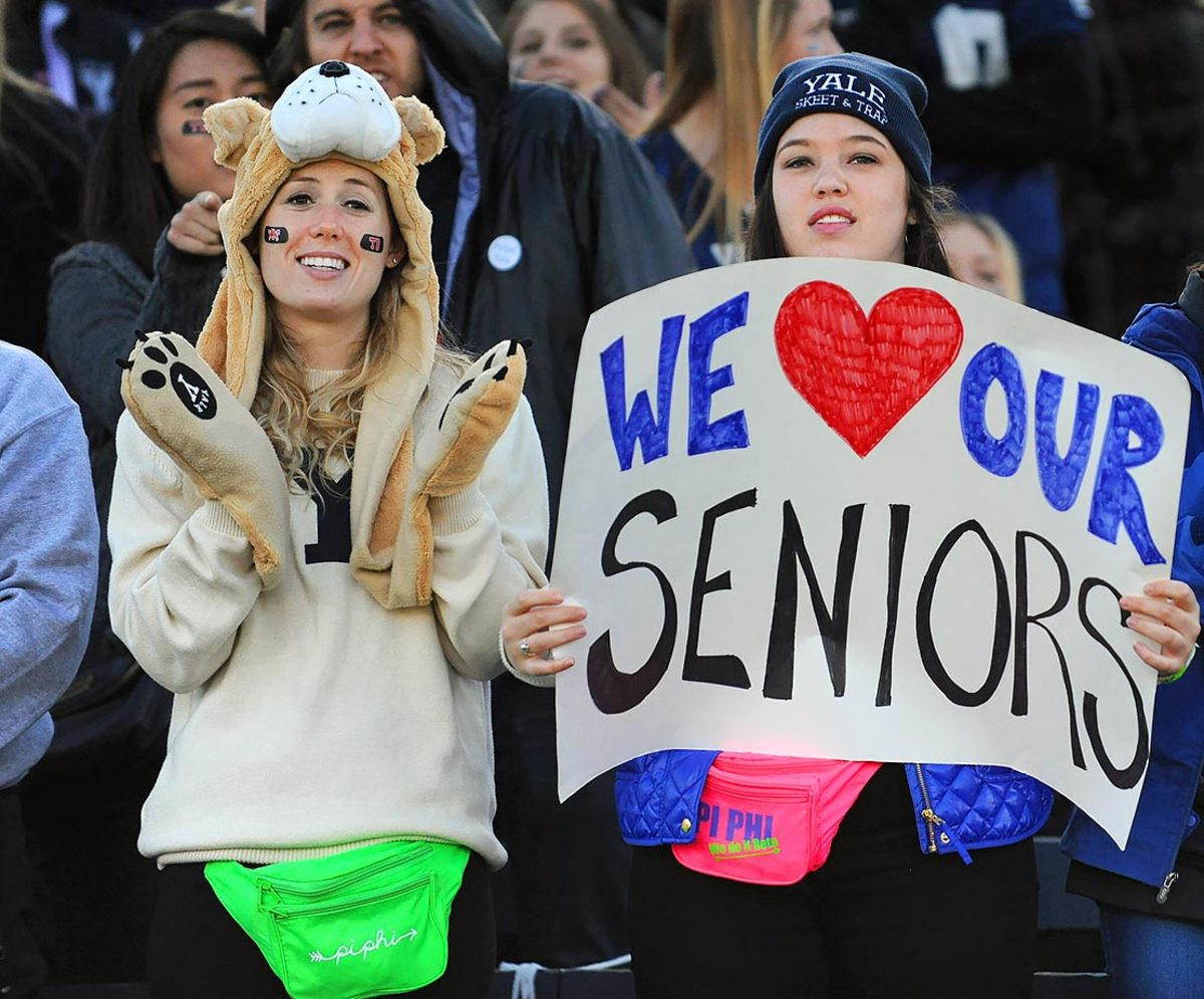 Yale-fans-DDF151121913_HARVARD_VS_YALE.jpg