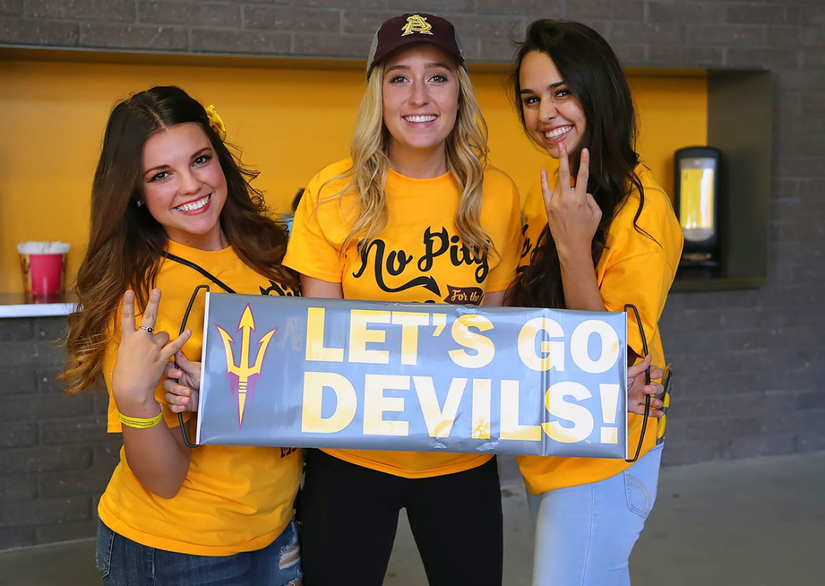 Arizona_State-Superfans-YDY_3219.jpg