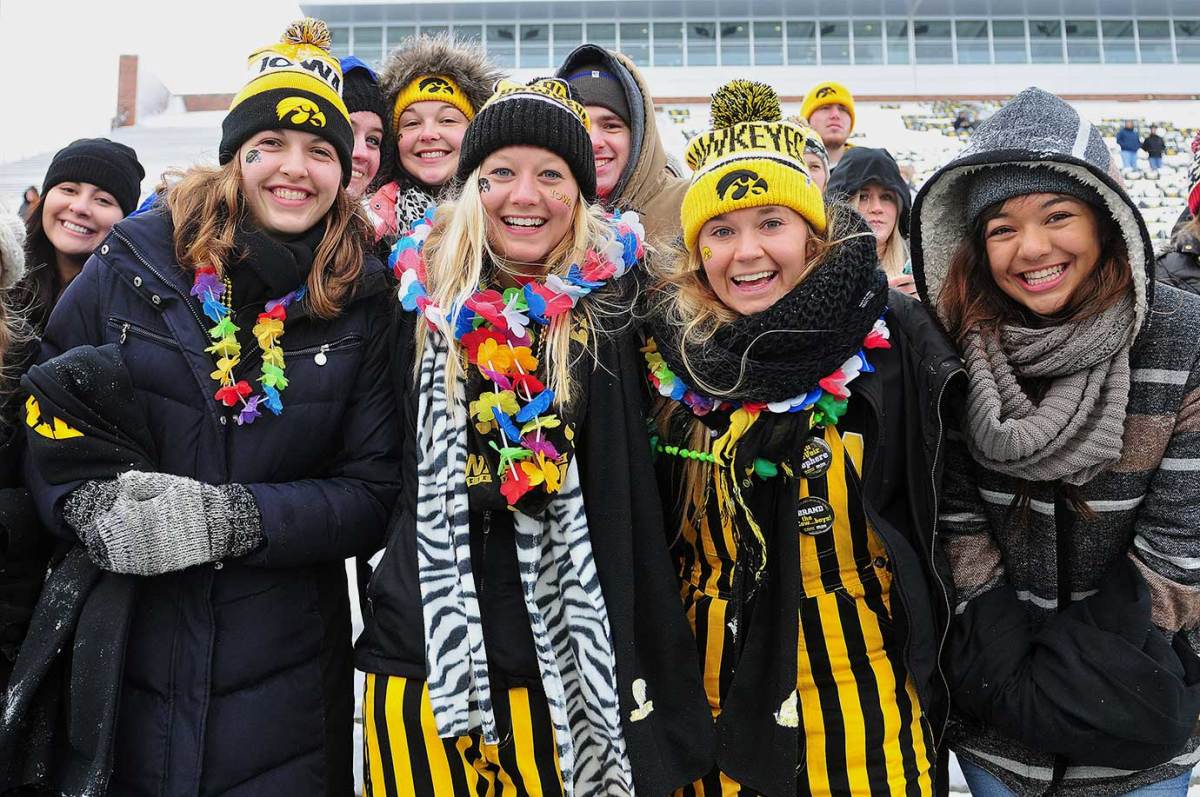 Iowa-fans-CFP151121004_Purdue_at_Iowa.jpg