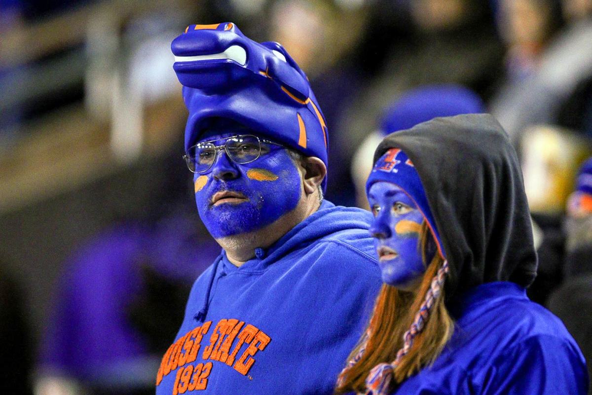 Boise-State-fans-GettyImages-498131350.jpg