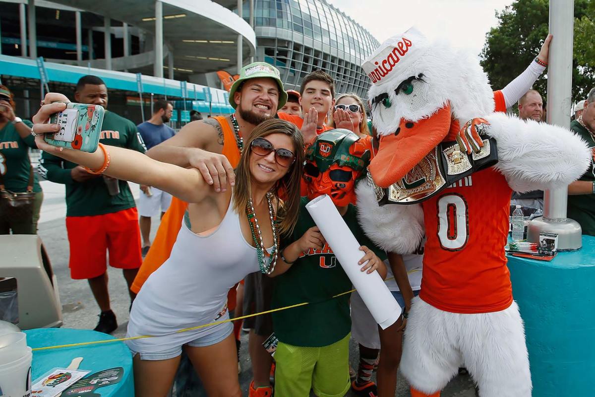 Miami-fans-GettyImages-498161244.jpg