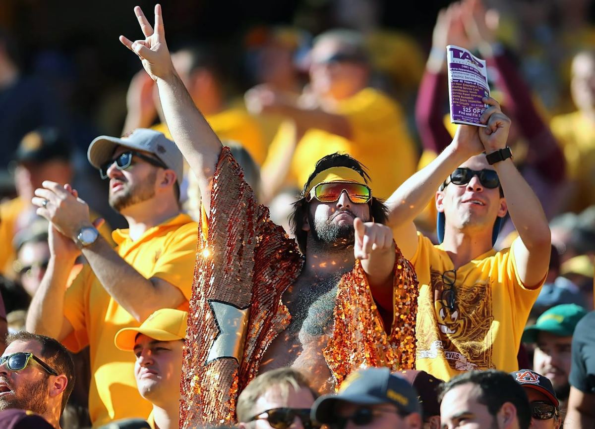 Arizona_State-Superfans-YDY_3528.jpg