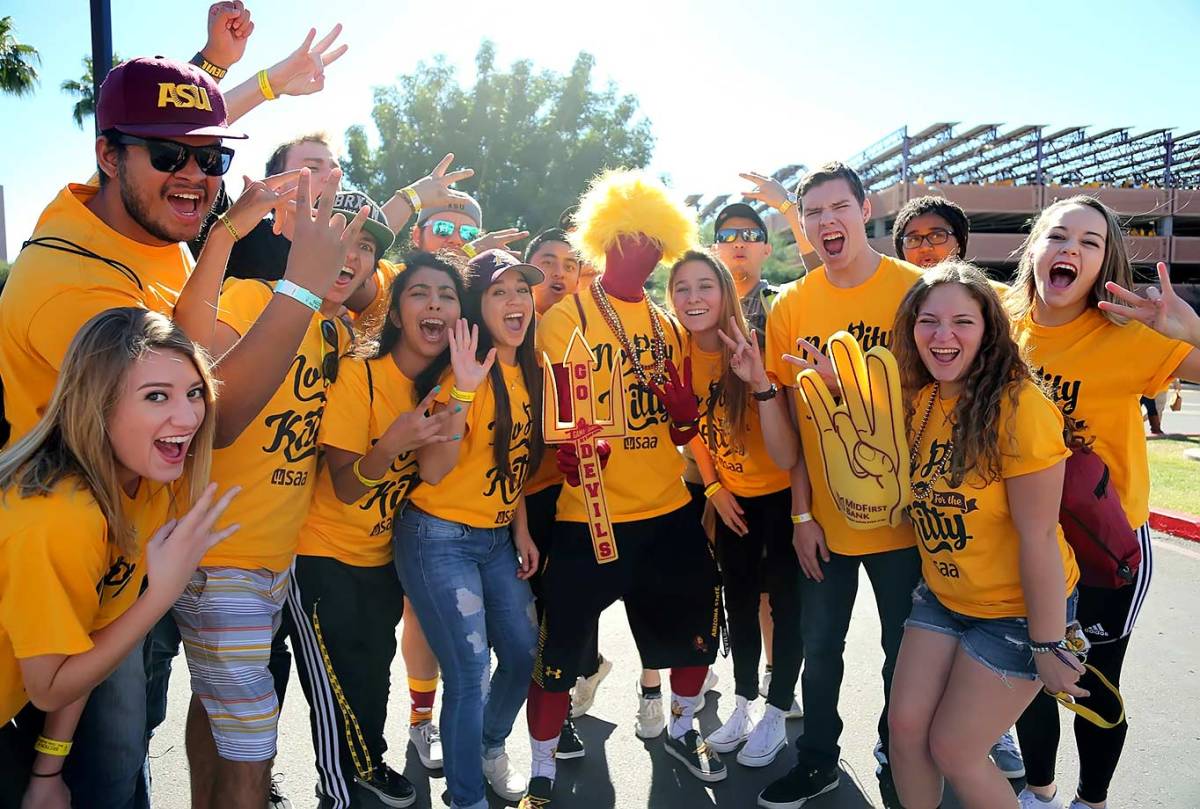 Arizona_State-Superfans-YDY_3215.jpg