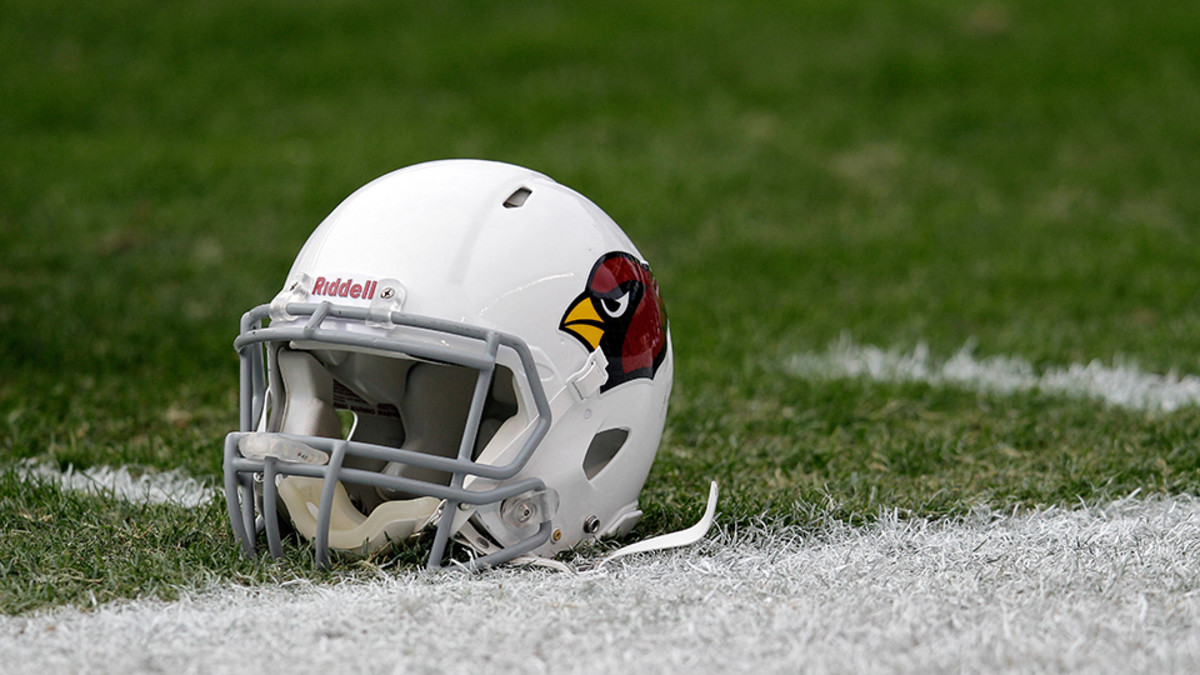 Jen Welter, NFL's first female coach, cold-called the Cardinals