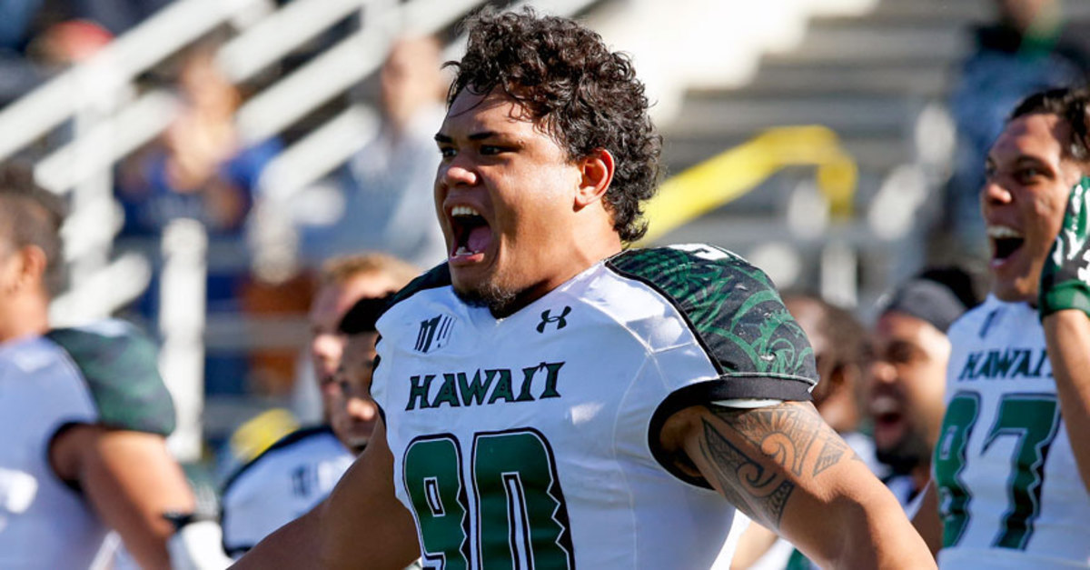 Hawaii DOE  Farrington High students visited by alumnus and NFL