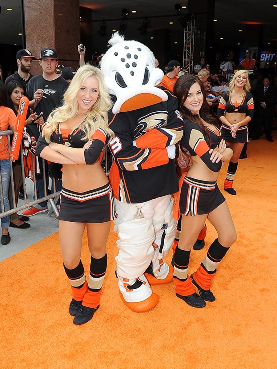 ducks-cheerleaders_Canucks_at_Ducks.jpg