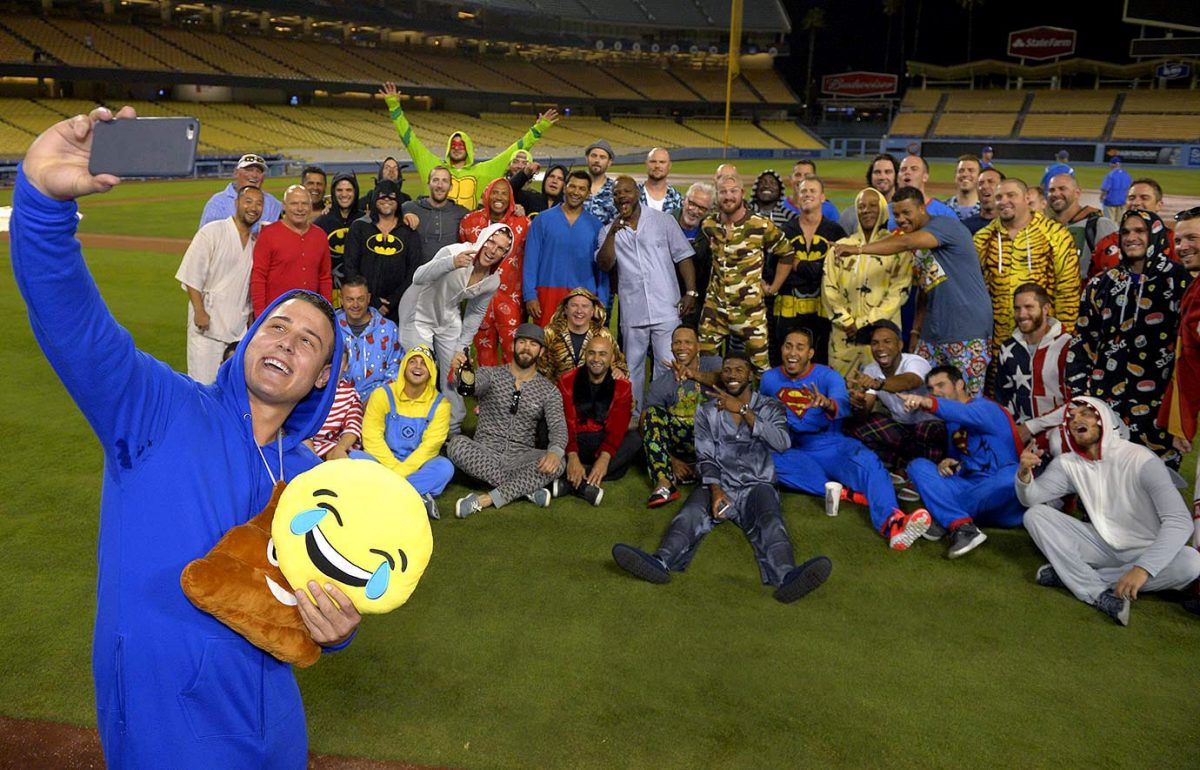 Chicago-Cubs-pajama-party-onesies-Anthony-Rizzo.jpg