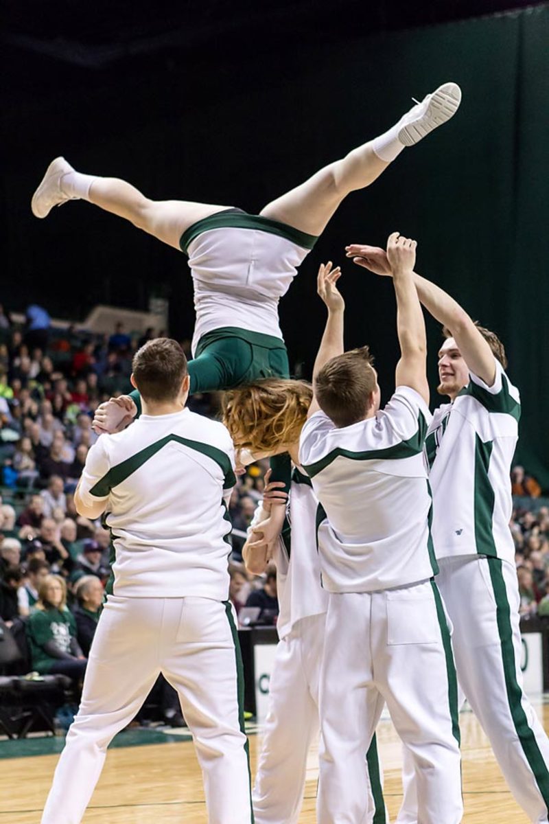 cheerleaders_Green_Bay_at_Cleveland_St.jpg