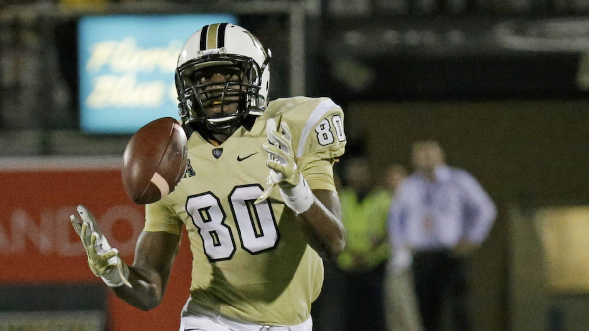 UCF Knights: Tre'Quan Smith makes catch over back of defender - Sports  Illustrated