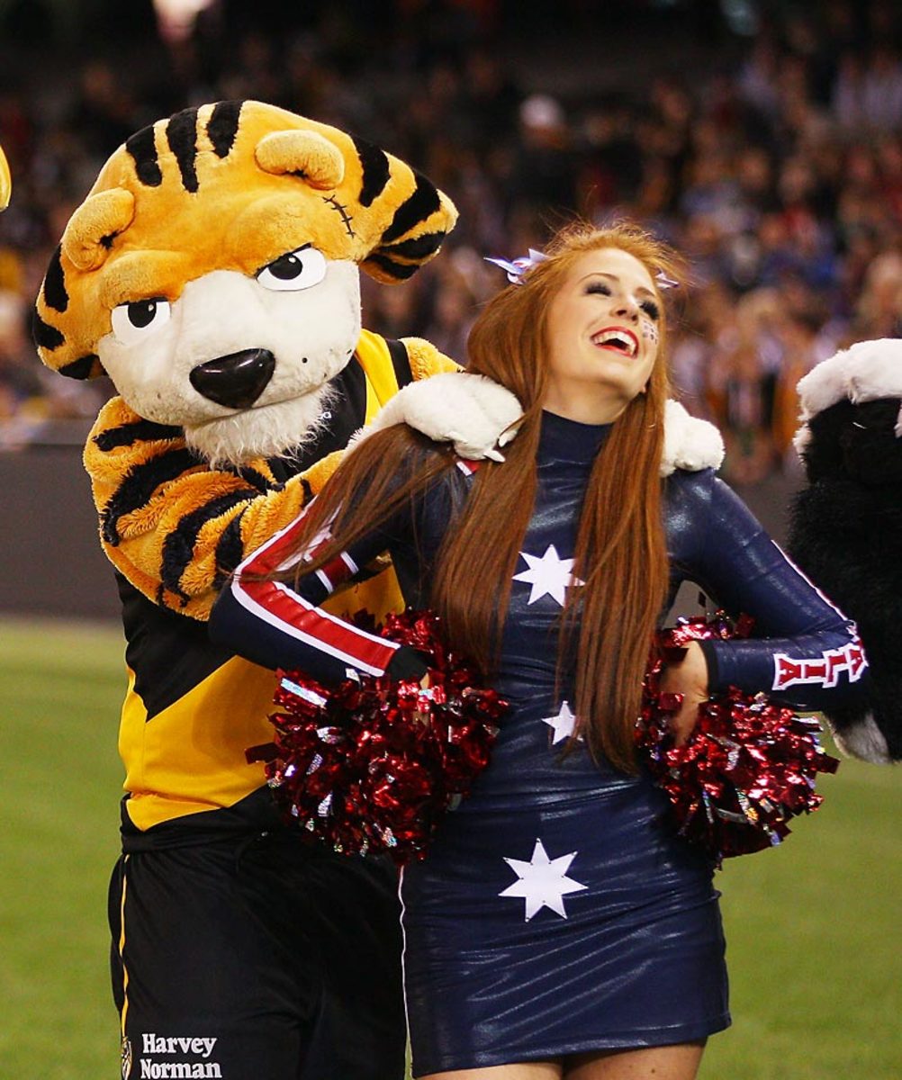 Australia-cheerleaders-173217384_master.jpg