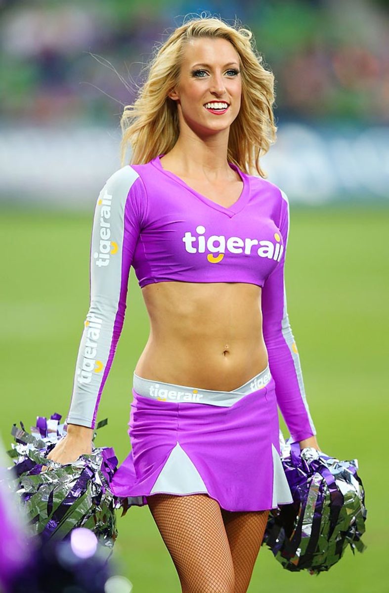 Australia-cheerleaders-480292301_master.jpg