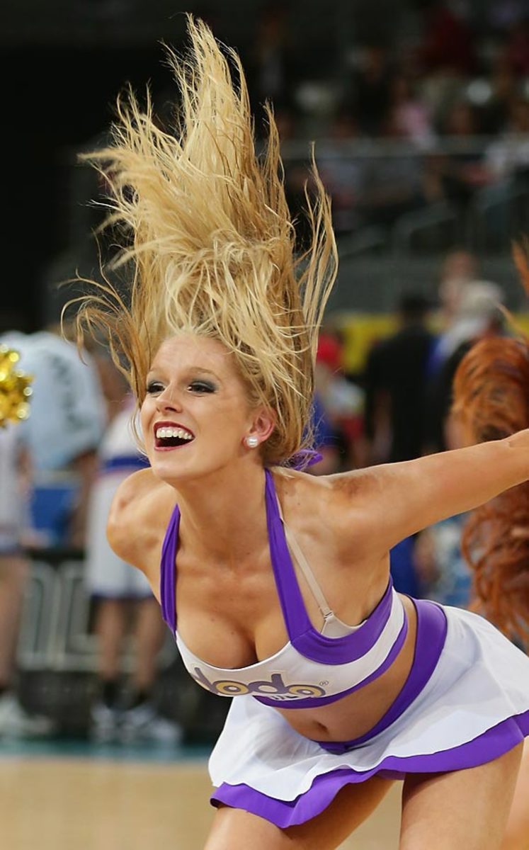 Australia-cheerleaders-155928488_master.jpg